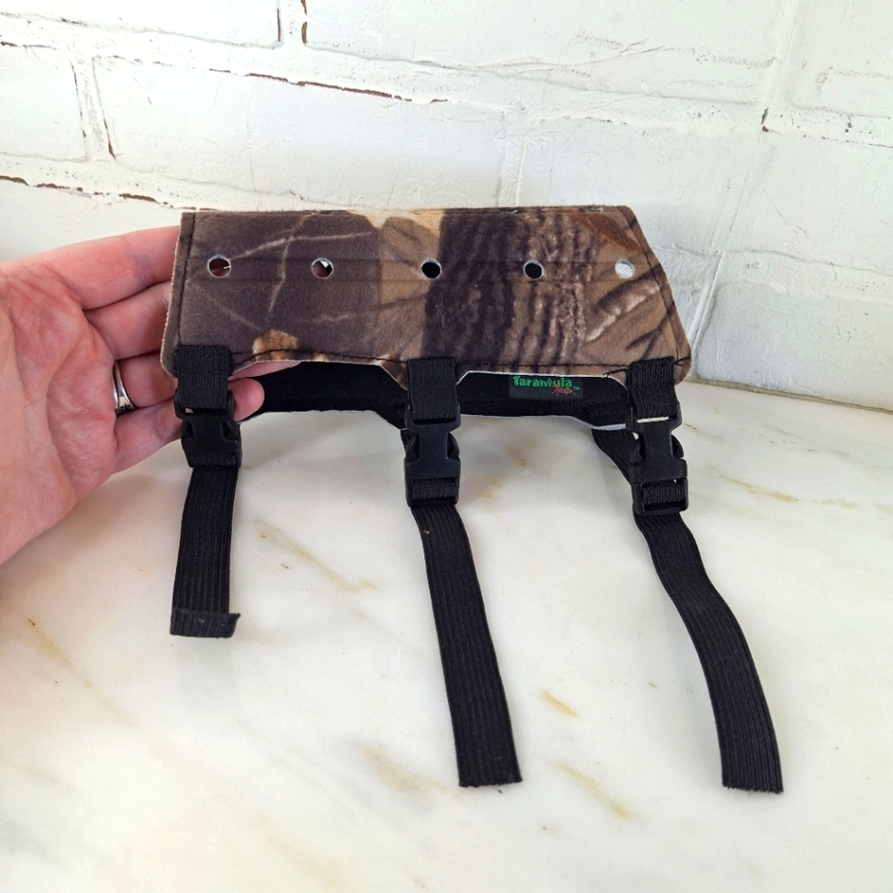 Tarantula 3 Strap Armguard Mossy Oak BreakUp